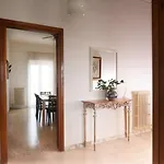 Simohouselecce 140 Sqm Luce In Piazza Palio A 50 Mt Fiere 아파트 레체