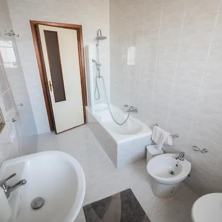Simohouselecce 140 Sqm Luce In Piazza Palio A 50 Mt Fiere Λέτσε