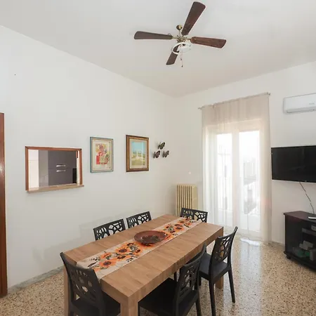 Simohouselecce 140 Sqm Luce In Piazza Palio A 50 Mt Fiere 아파트 레체